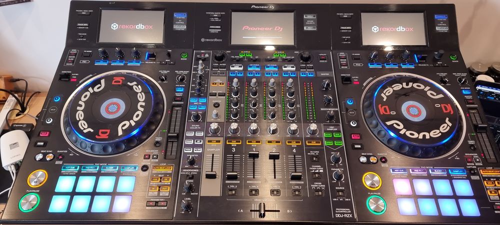 Pioneer DDJ-RZX. DJ kontroler
