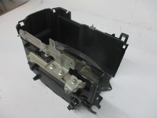 Base / caixa da bateria MAZDA 3 (BK)