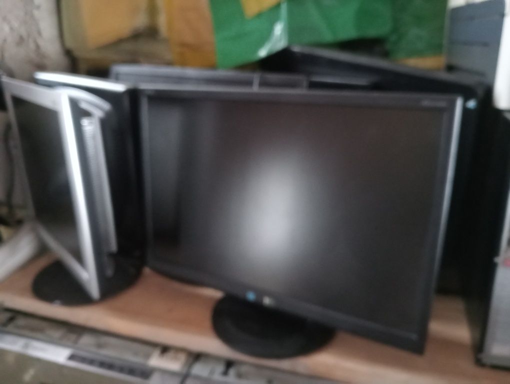 Monitory LCD używane