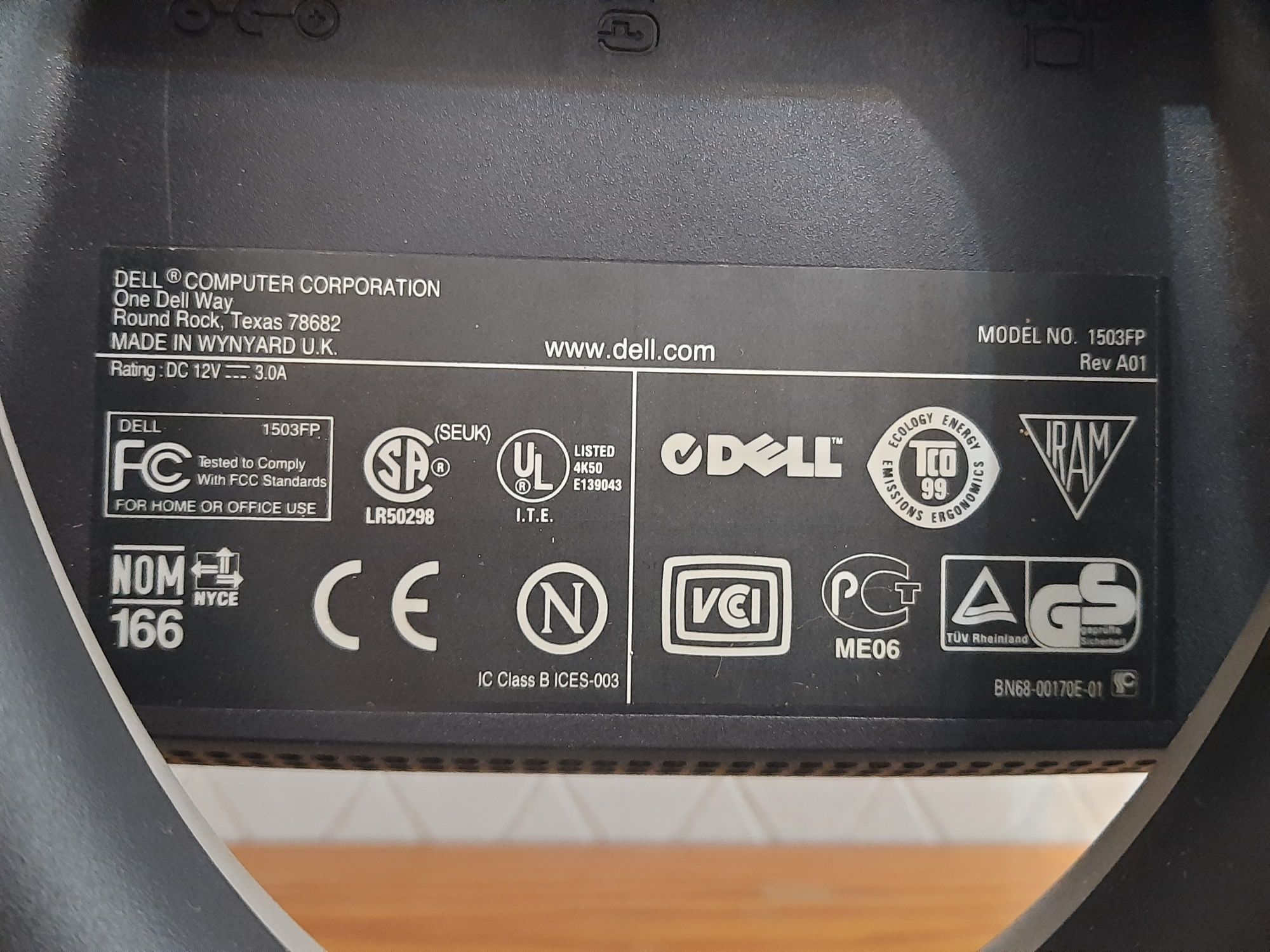 Retro monitor DELL z roku 2002 model 1503FP