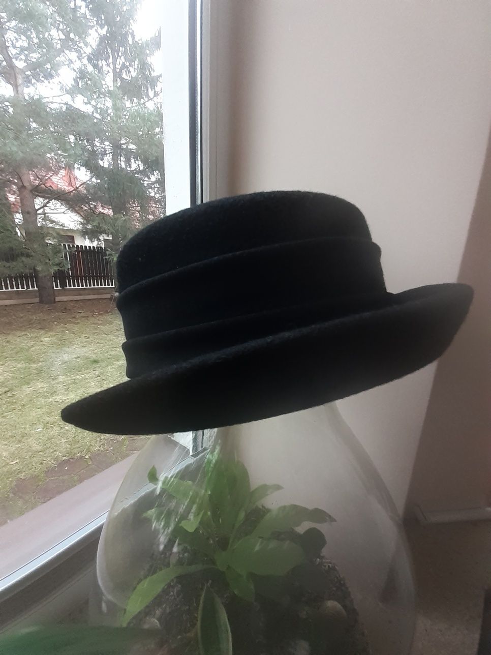 Elegancki kapelusz damski czarny