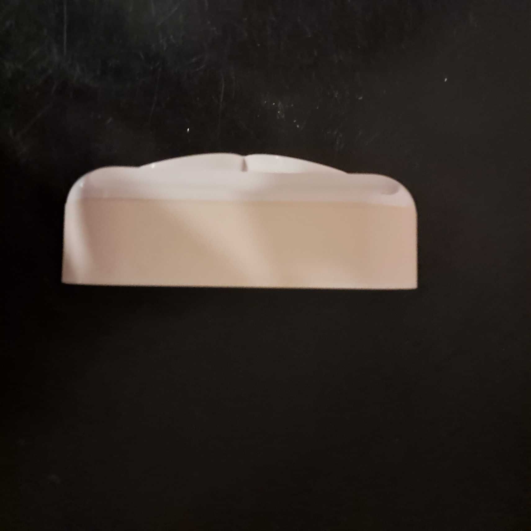 Gniazdo zewnętrzne podwójne kremowe z uziemieniem 10x8x3,5 cm