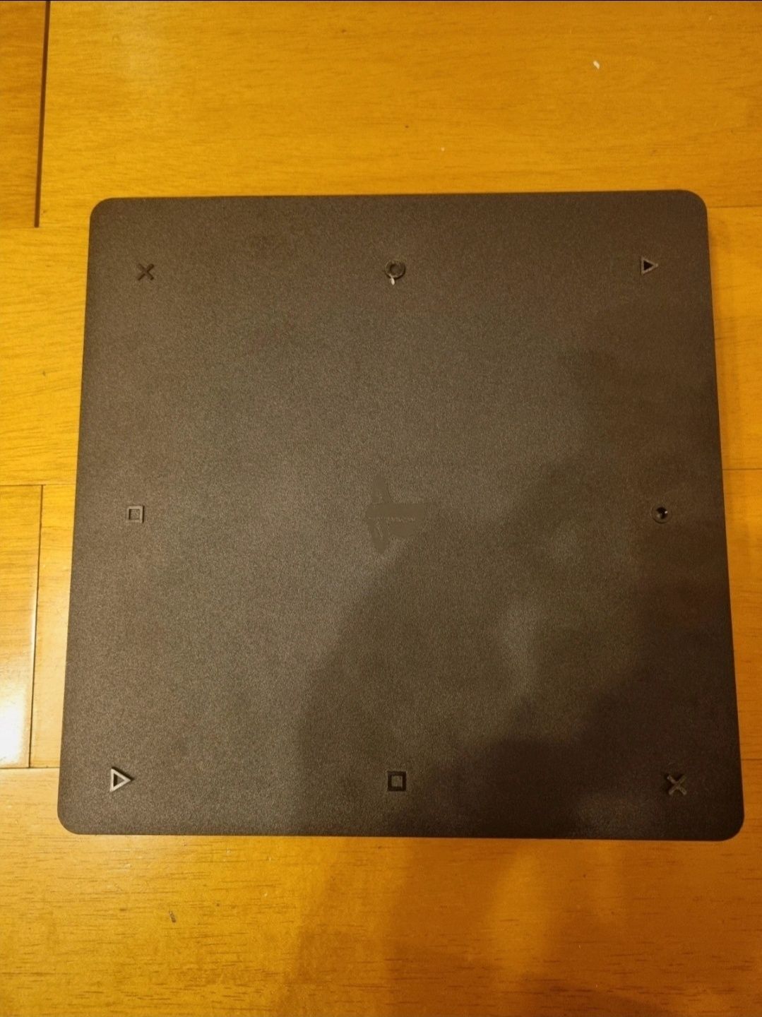 PS4 Slim 1T (c/ comando e jogos)