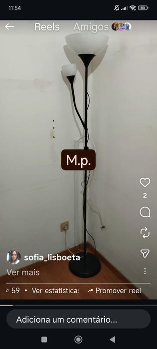 Cadeiro de pe com 2lampedas