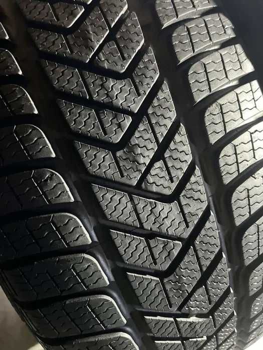 Купити різношорокий комплект зимових БУ шин резини 275/40R19+245/45R19