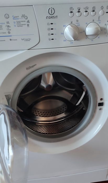 Стиральная машина Indesit Wisl 83