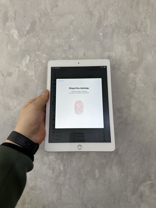 iPad 6, 32 ГБ, Wi-Fi.