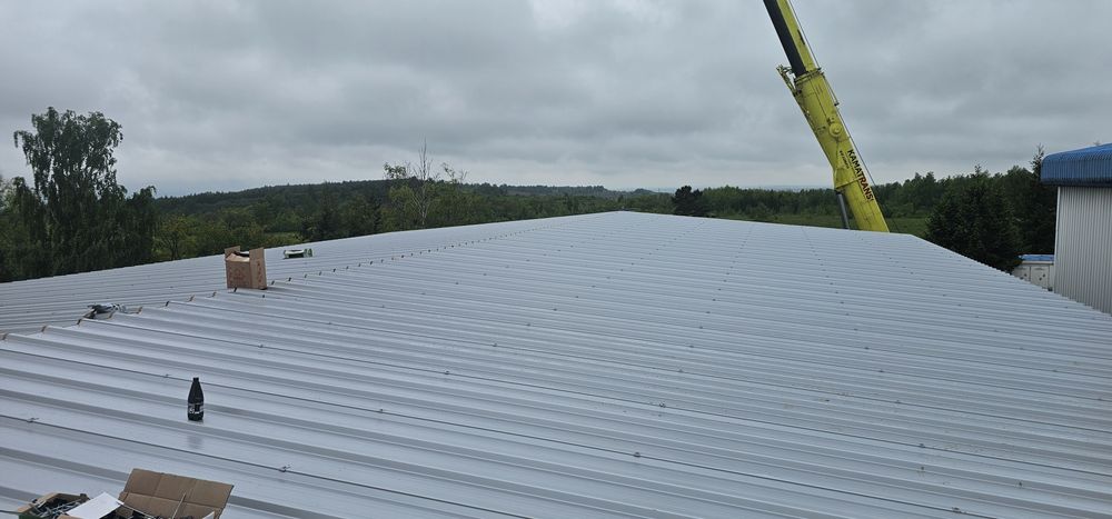 Montaż konstrukcji stalowych, płyty obornickiej, blachy trapezowej.
