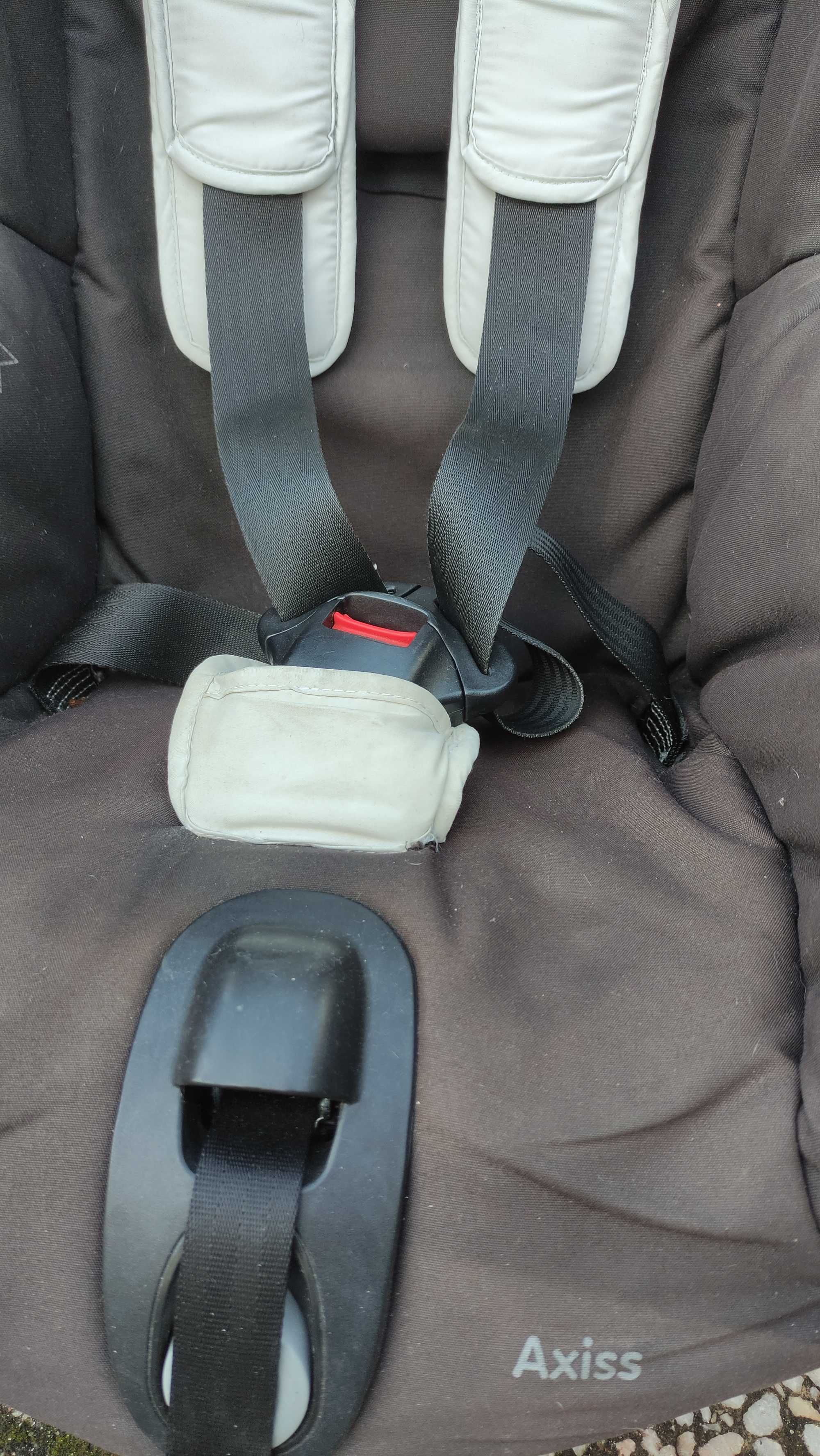 Cadeira auto rotativa Axiss da Bebe Confort