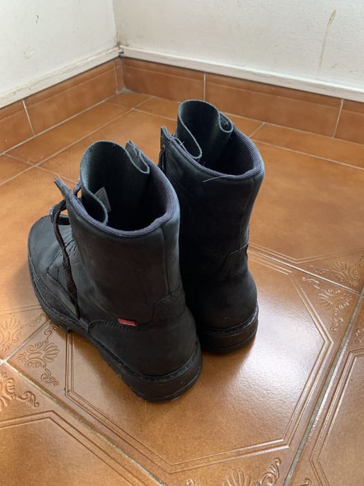 Botas levis  originais ,em bom estado