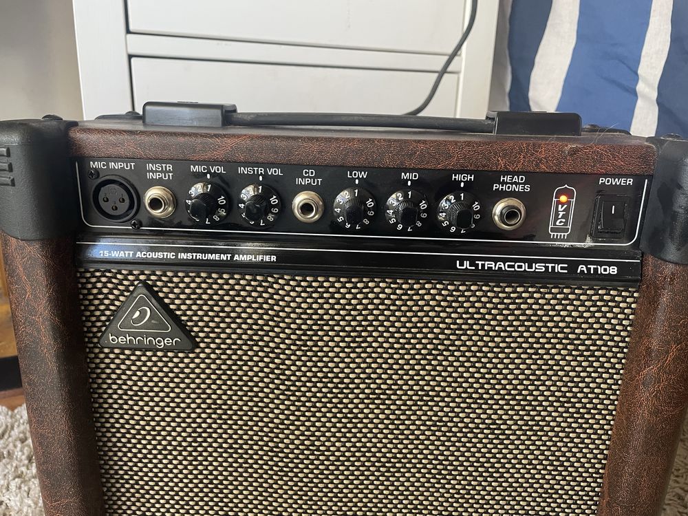 Amplificador behringer acústico (at108)