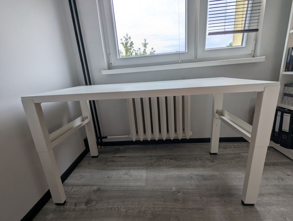 Biurko IKEA Pahl – regulowane, białe, 128×58 cm – stan bardzo dobry