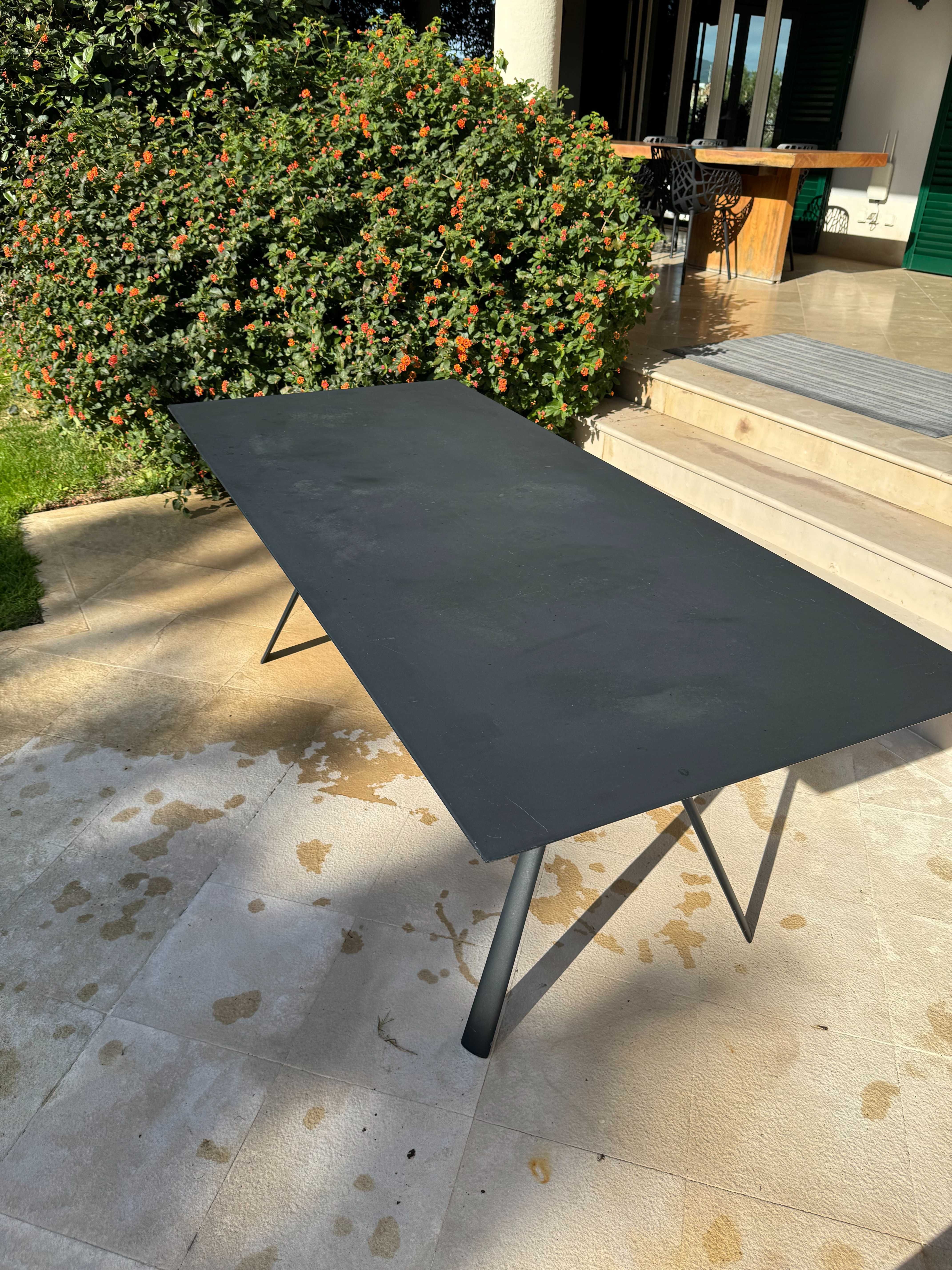 Mesa Italiana Fast Radice Quadra Preta Grande Interior e Exterior