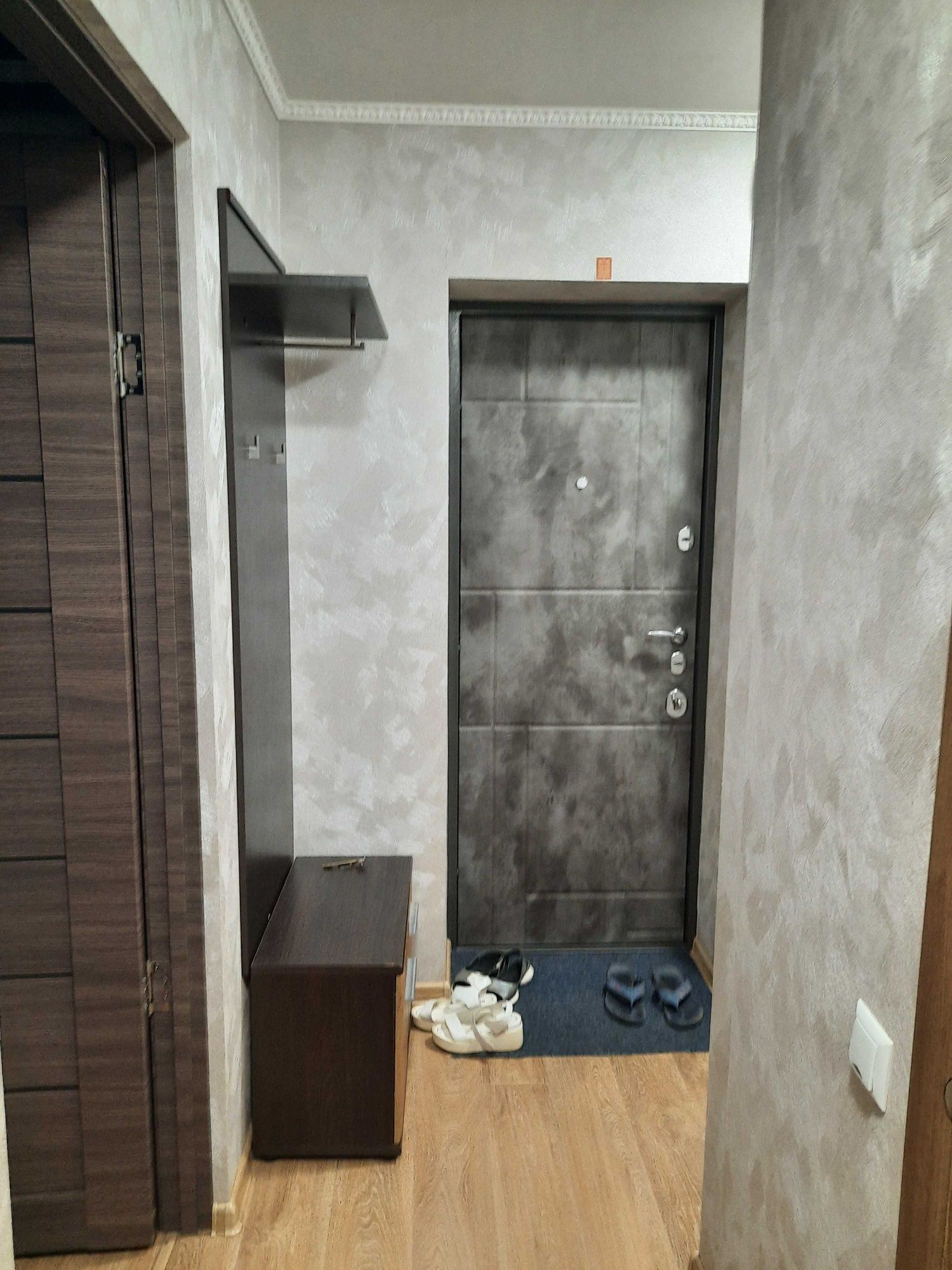 Продам 2 комнатную квартиру на Косиора , Петра Калнышевского 37