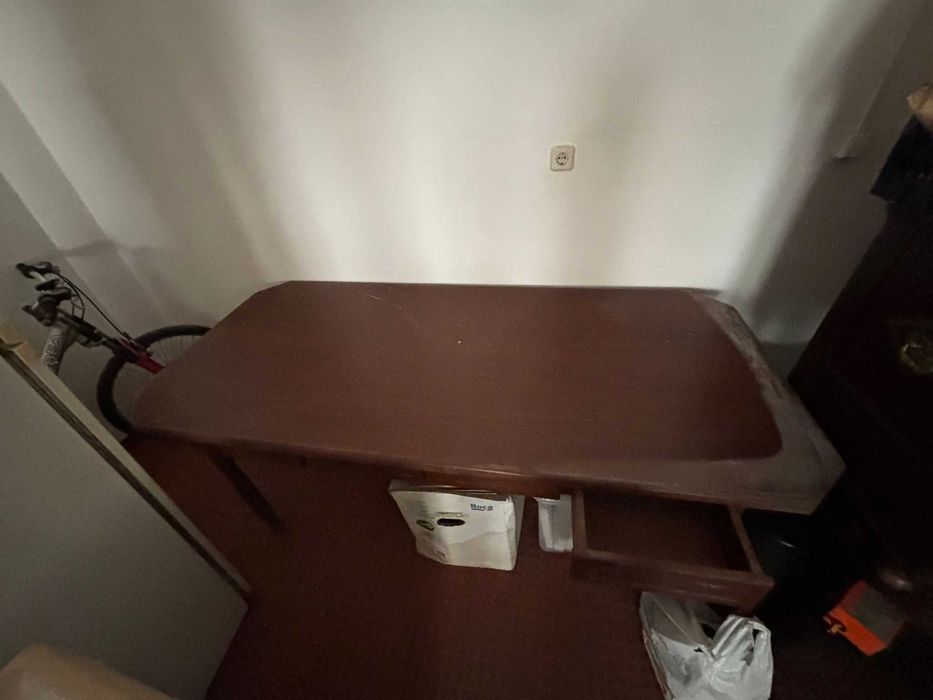 Vendo 2 mesas de madeira usadas