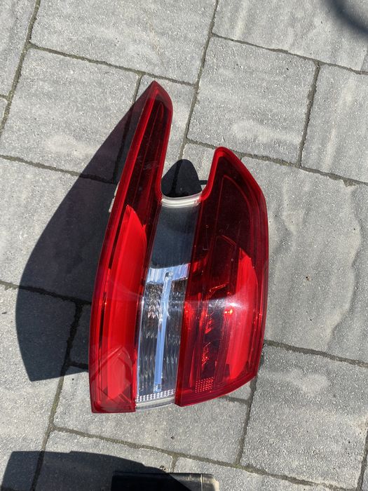 Задній фонар в кузов Пежо 308 т9 універсал(2014-2021)