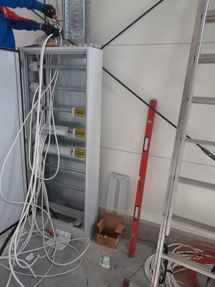ELEKTRYK - 24H, Usuwanie awarii, Wykonywanie instalacji