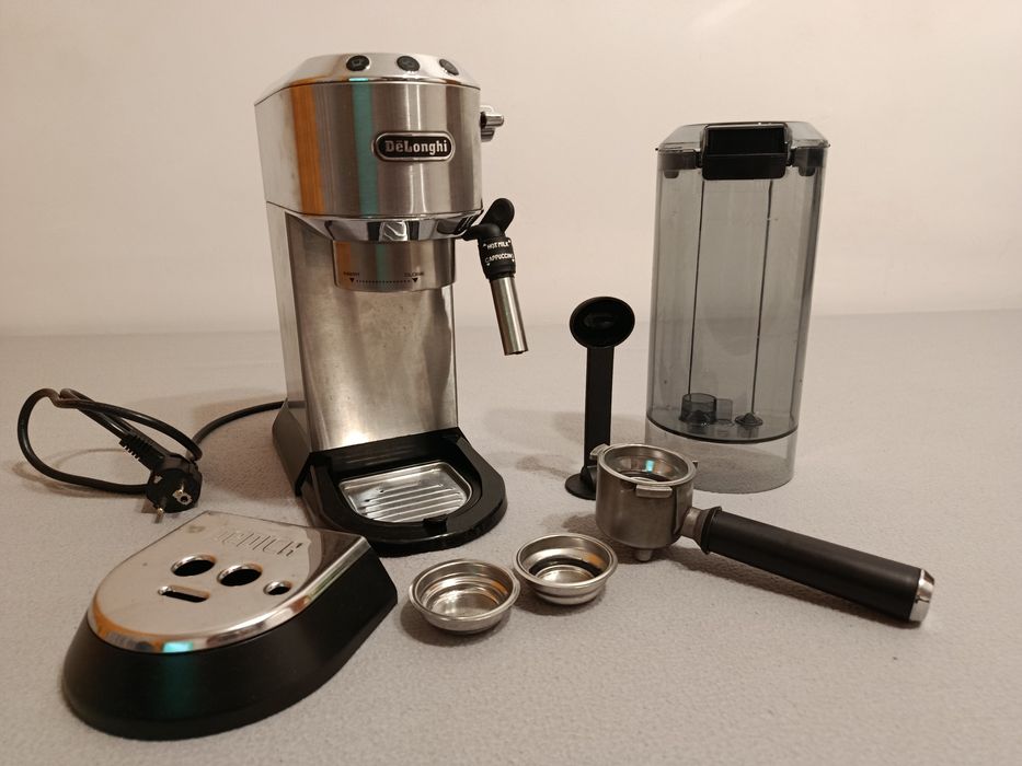 Ekspres DeLonghi EC Dedica Style 685.M