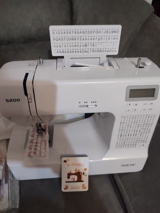 Продам компьютерную швейную машинку.