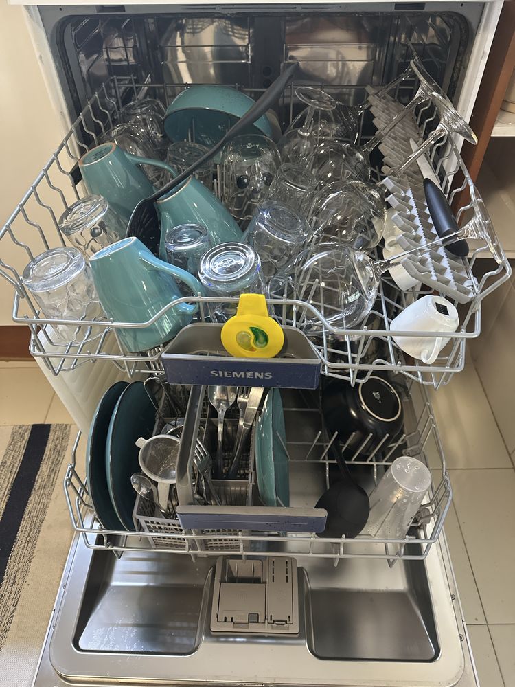 Máquina de lavar loiça Siemens iq300