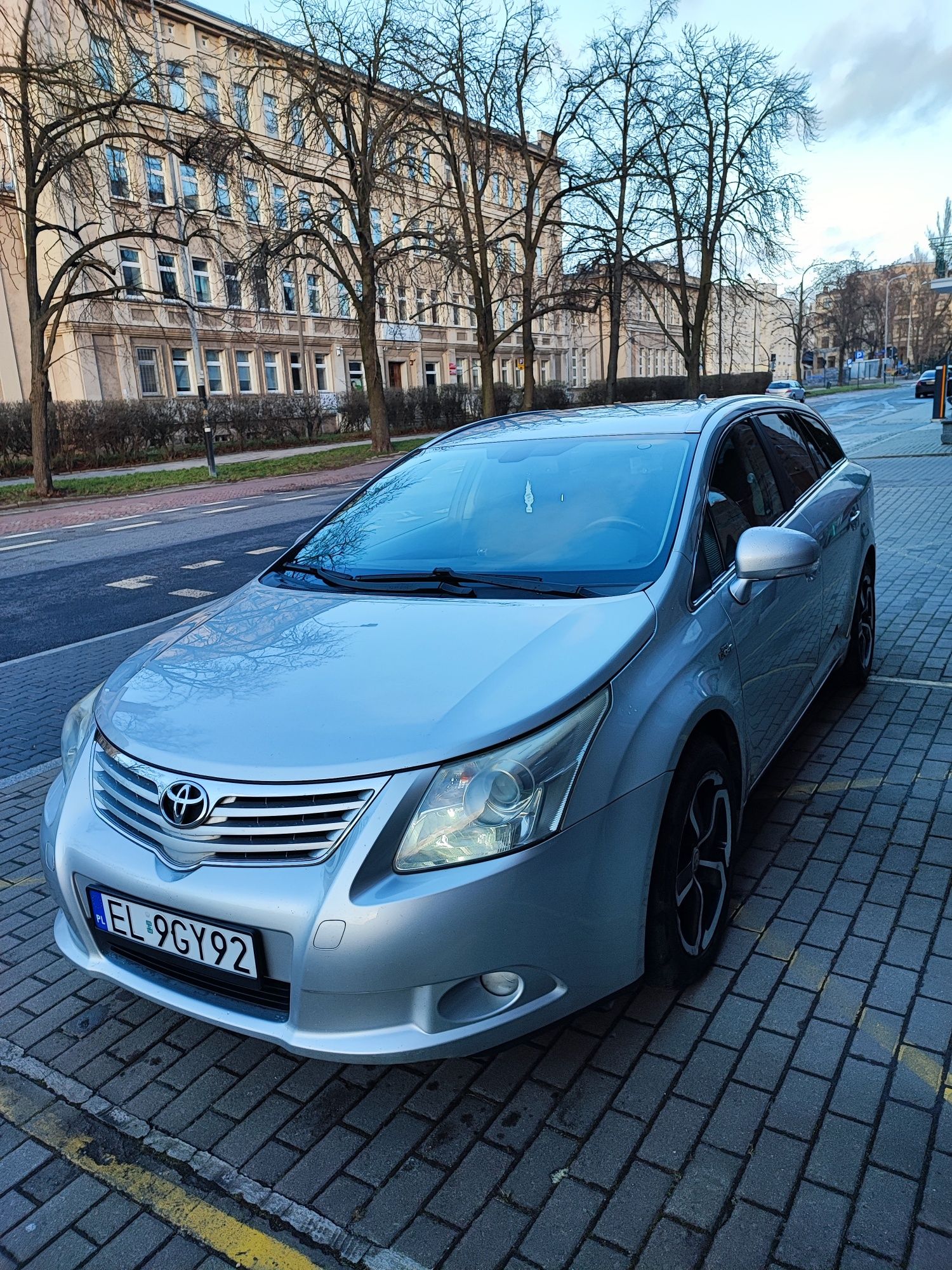 Toyota Avensis Platinum serwisowa OC NW i Assistans od jutra na rok.