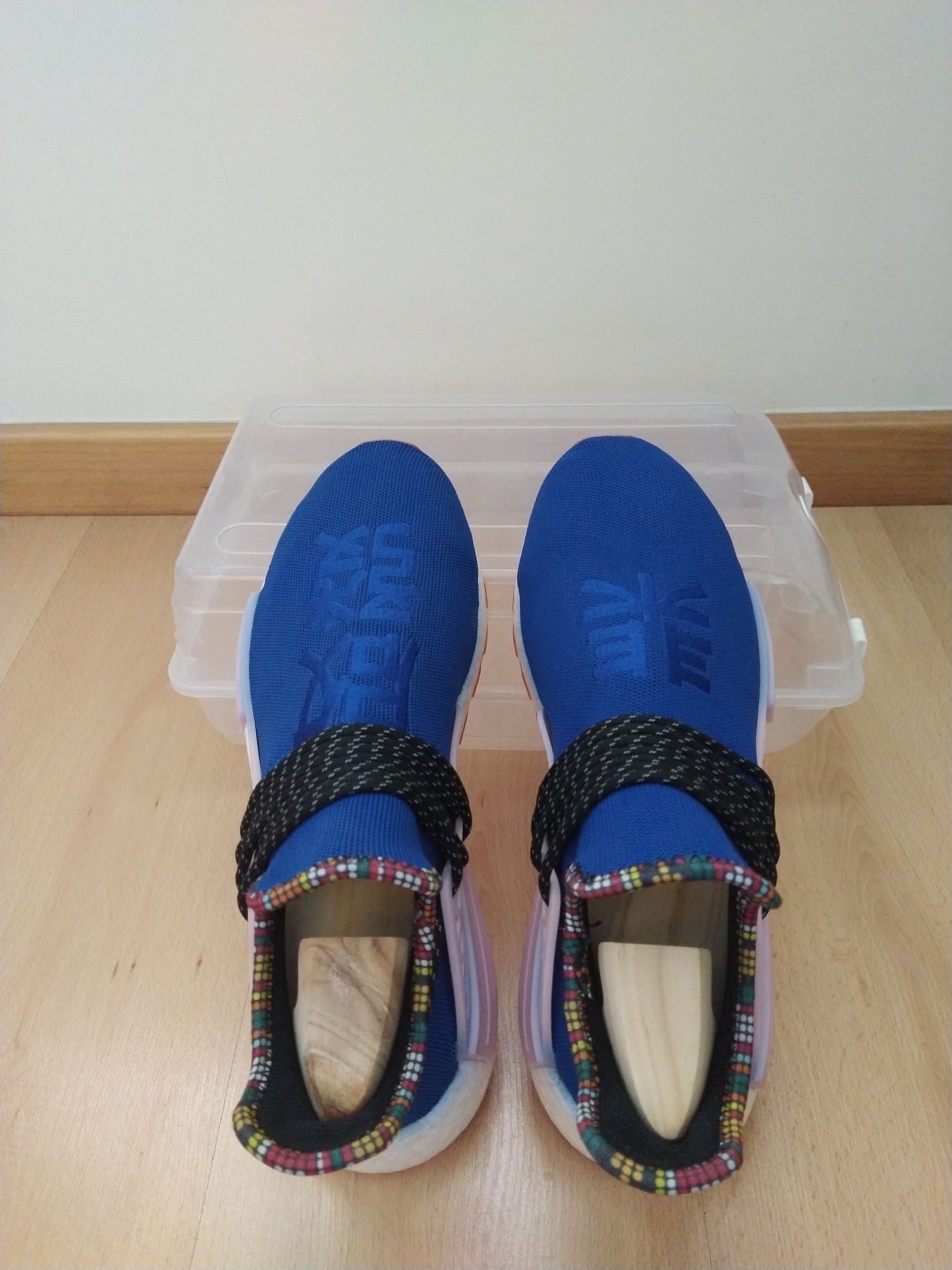 Adidas Human Race - 42 2/3 - Powder Blue