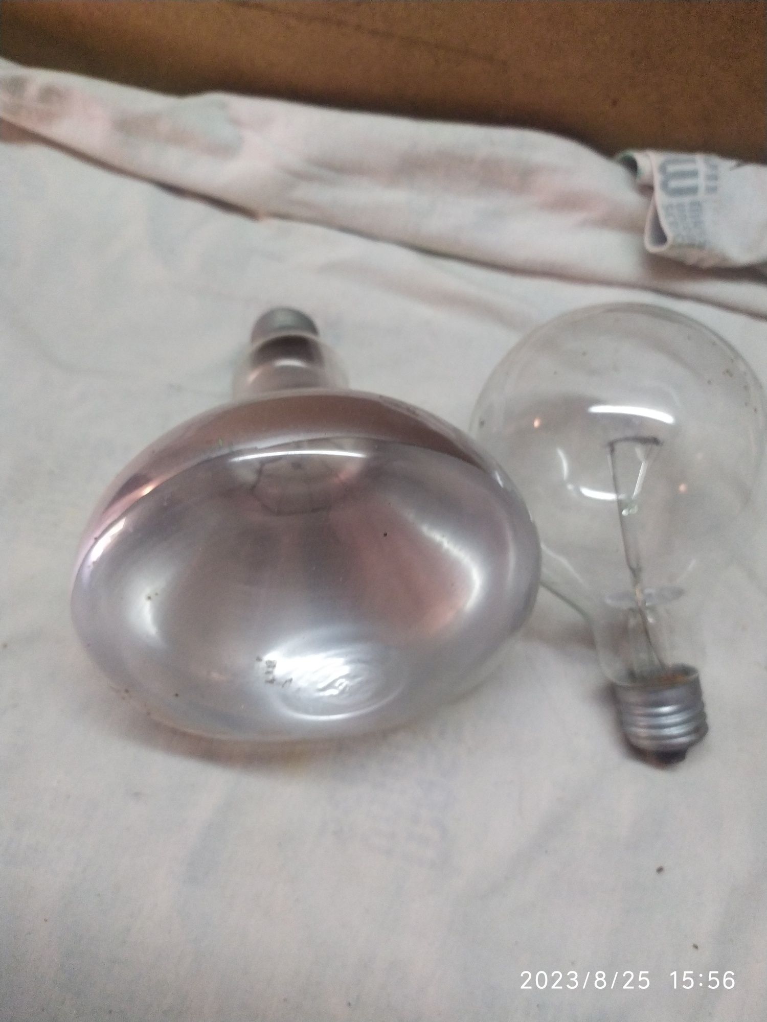 Продам лампу накаливания мощностью 300 ватт