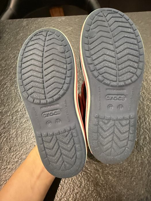 Sandały Crocs c11 żółte granatowe przypinki 28 29