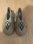 Adidas yeezy rnnr sand novas
