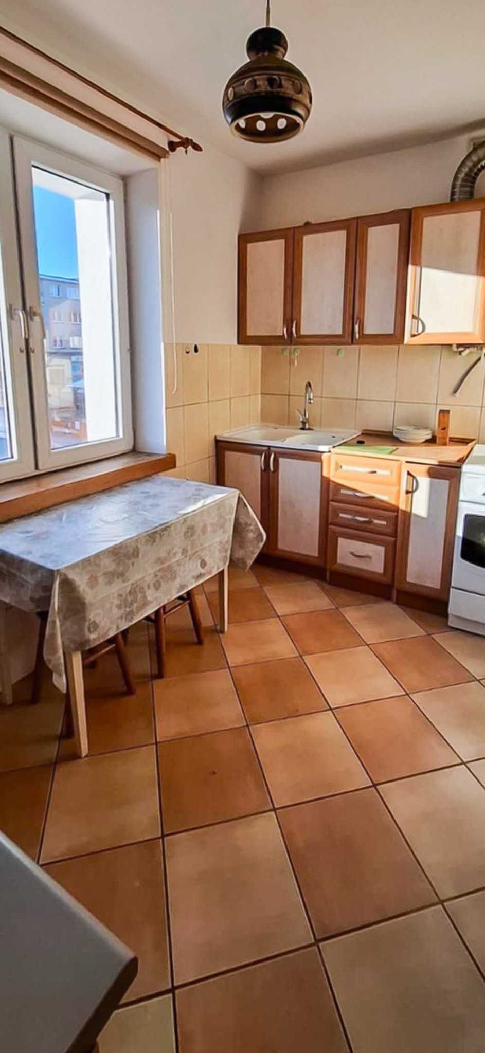 Sprzedam mieszkanie 2-pok. z balkonem, 1 piętro. – świetna lokalizacja
