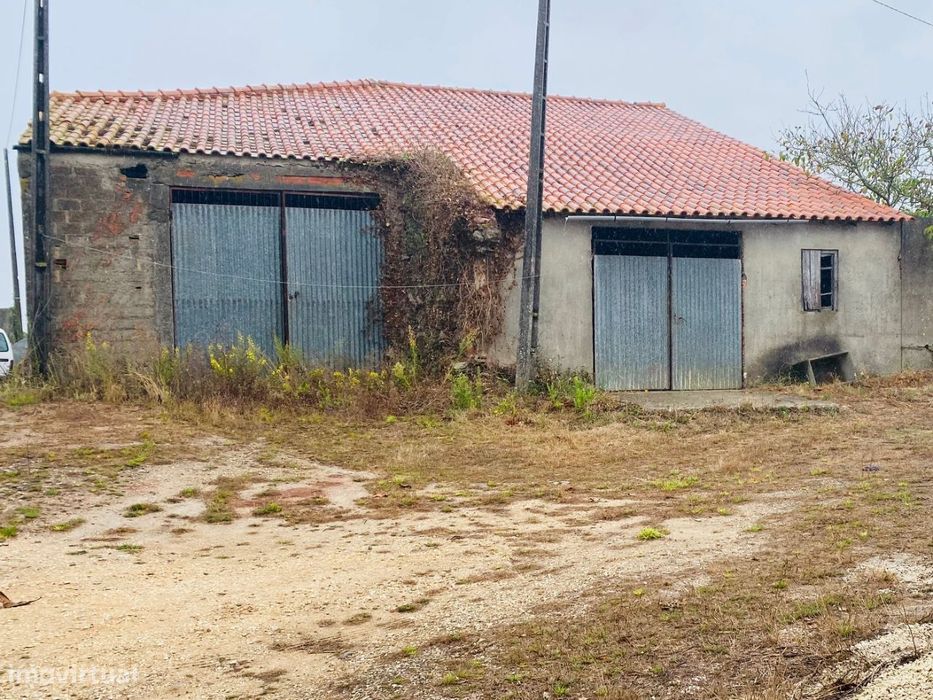 Armazém em terreno de 535m2 - a 15 kms de Caldas da Rainha