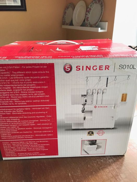 Продам оверлок SINGER S010L