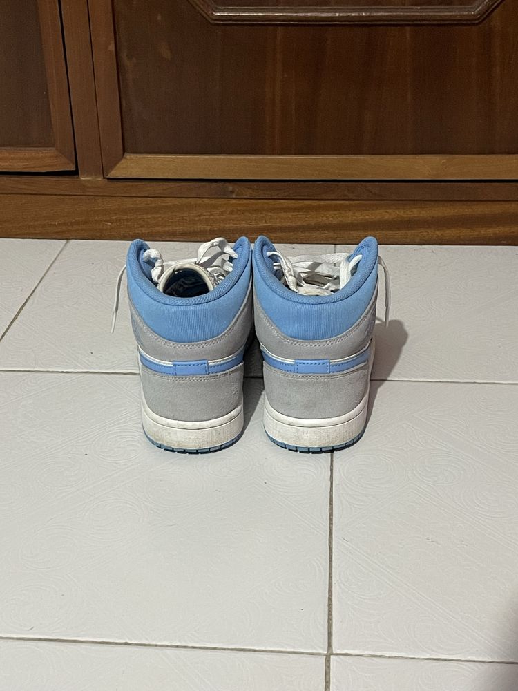 Air jordan mid university blue
