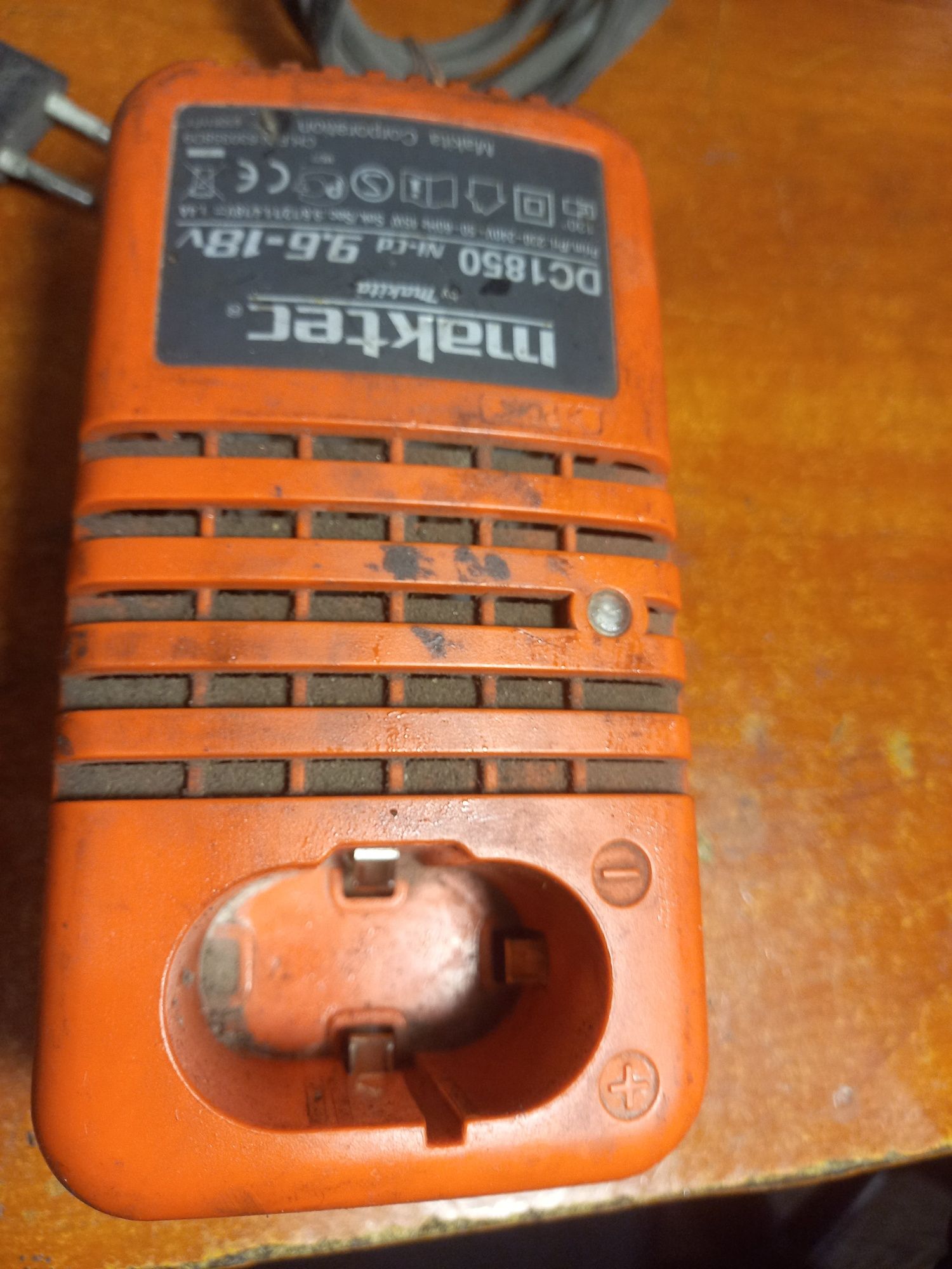 Продам Зарядное Maktec