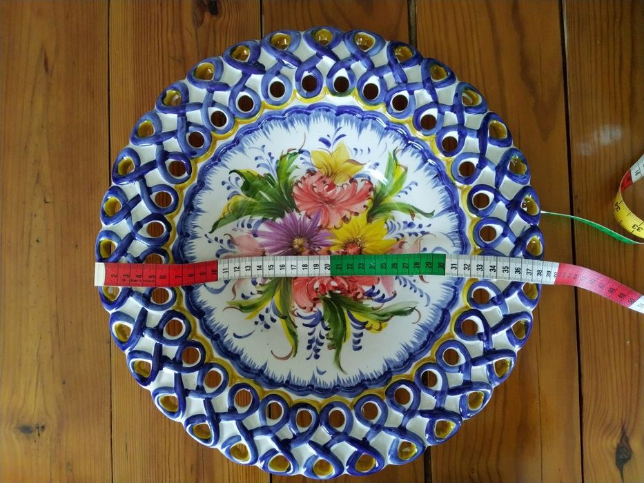Prato decorativo em faiança, novo