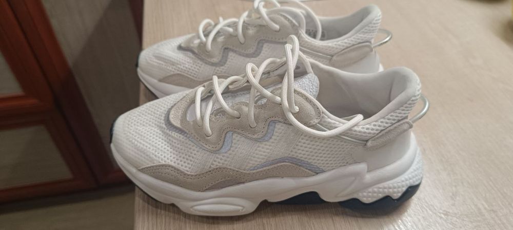 Продам кроссовки Adidas