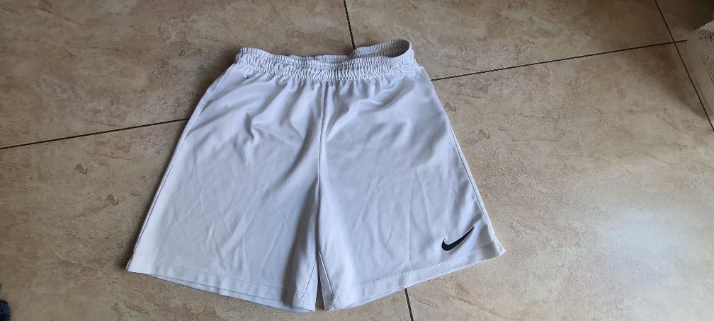 Spodenki chłopięce Nike rozmiar 146