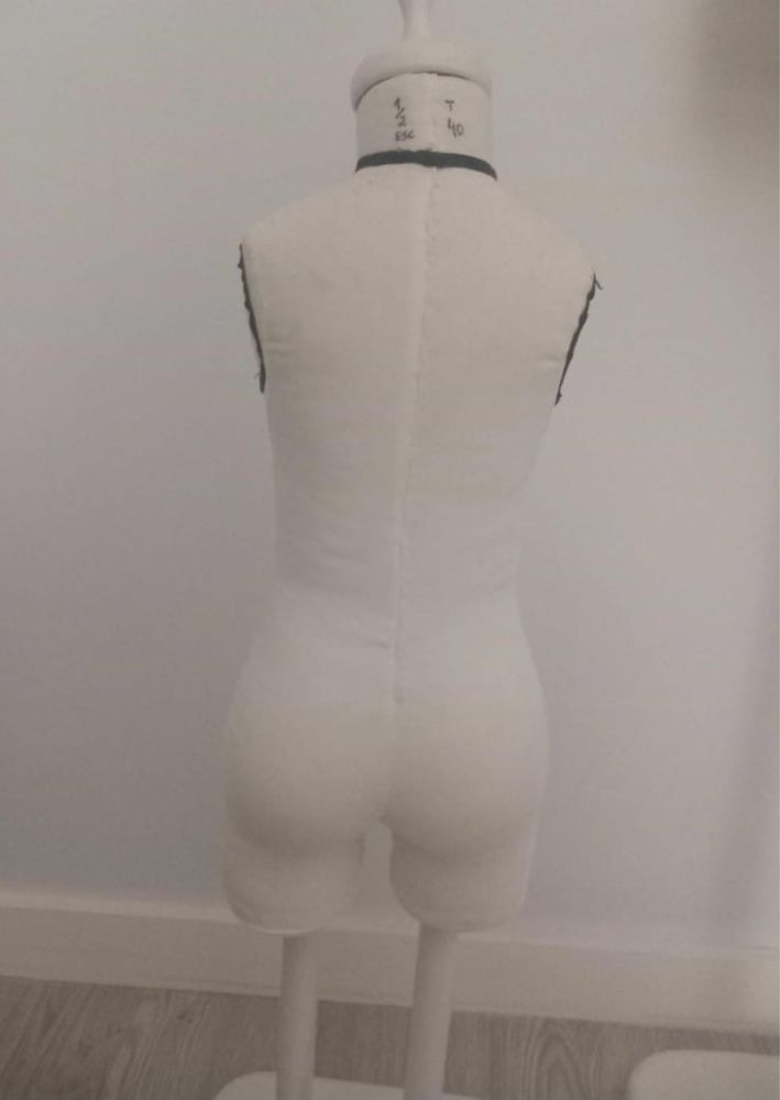 Manequins - Feminino tamanho 40 e respetiva meia escala