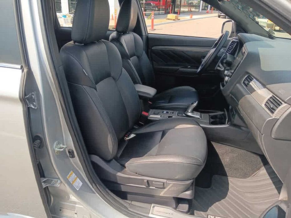 Mitsubishi Outlander Hybrid Plug-in SEL S-AWC      2022