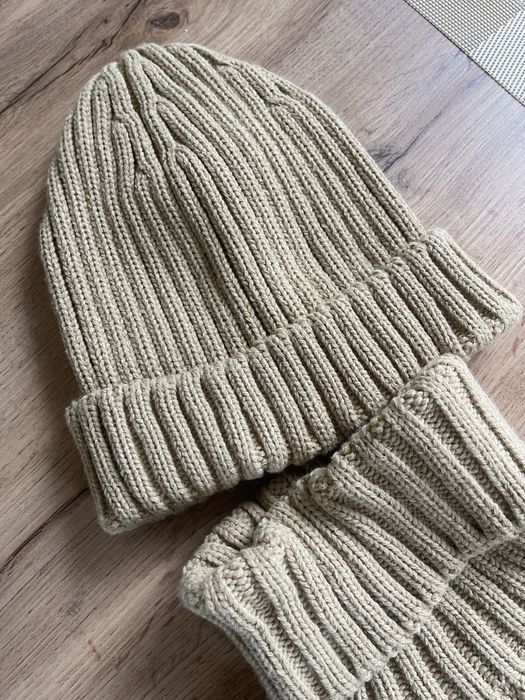 Снуд та шапка, Otaje