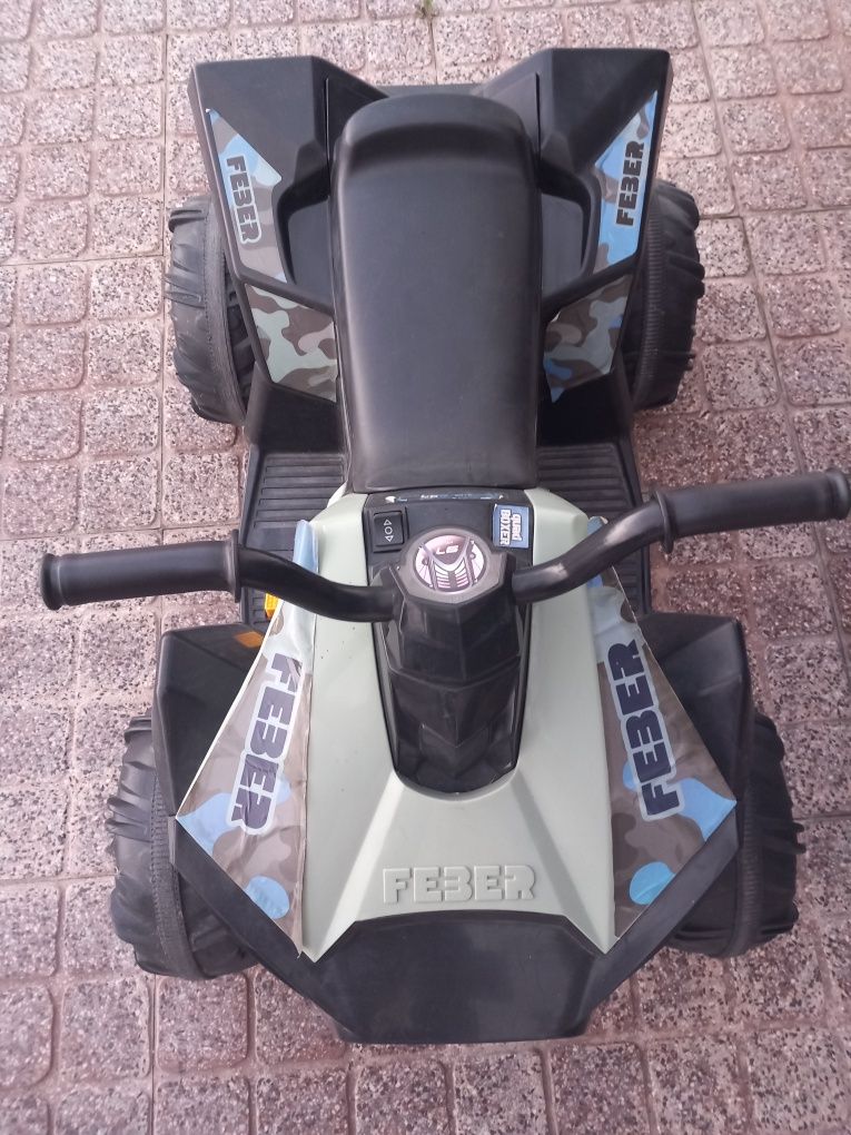 Moto 4 elétrica.