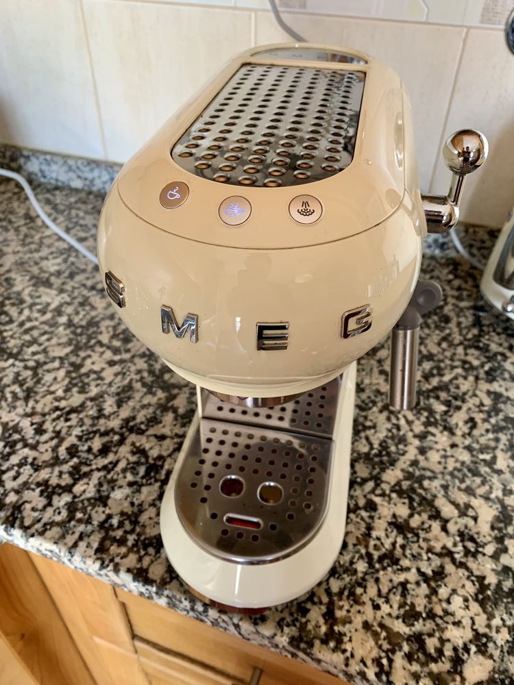 Máquina de Café SMEG Branca