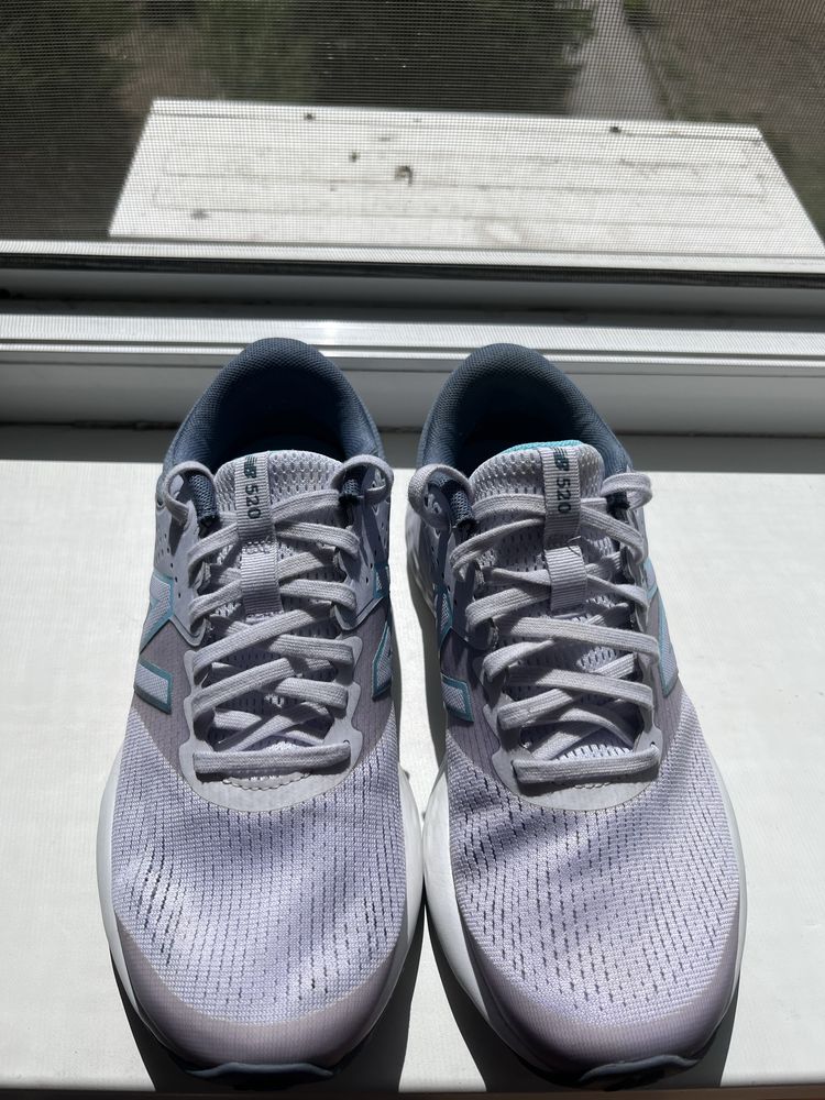 Кросівки жіночі New Balance 520 розмір 39
