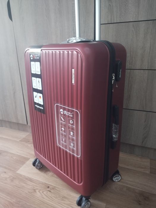 Чемодан большой новый
