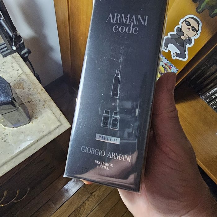 Vendo Armani code parfum 50ml recarregável e garrafa recarregável 150m