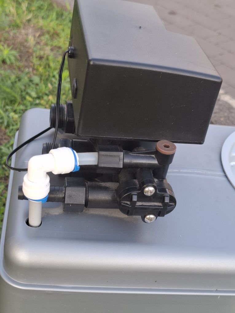 Zmiękczacz do wody półautomatyczny J-8