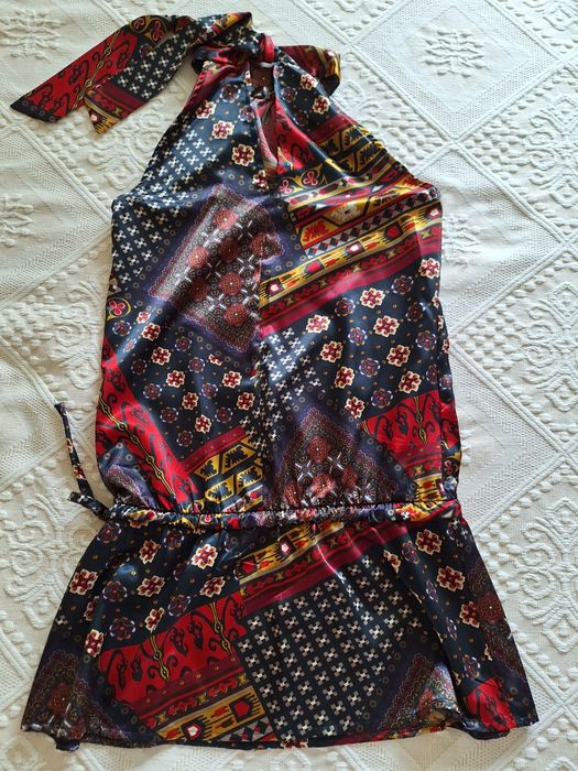 Vestido de atar ao pescoço
