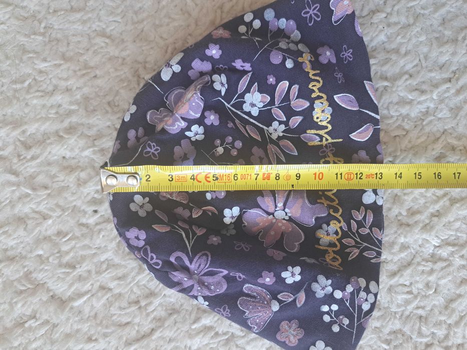 Czapka dziewczęca dla niemowląt około 1 roku życia