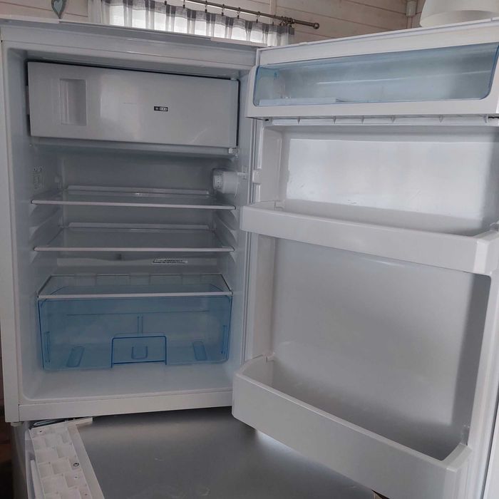 Lodówka wolnostojąca podblatowa