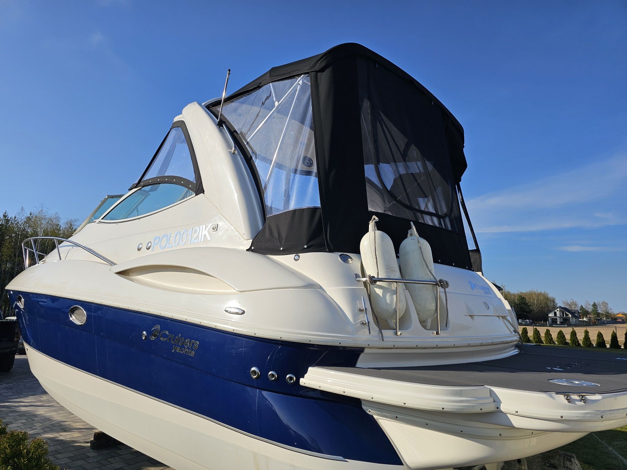 Cruisers yachts 300 express